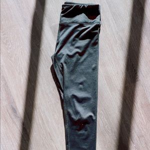 Flattering black leggings!